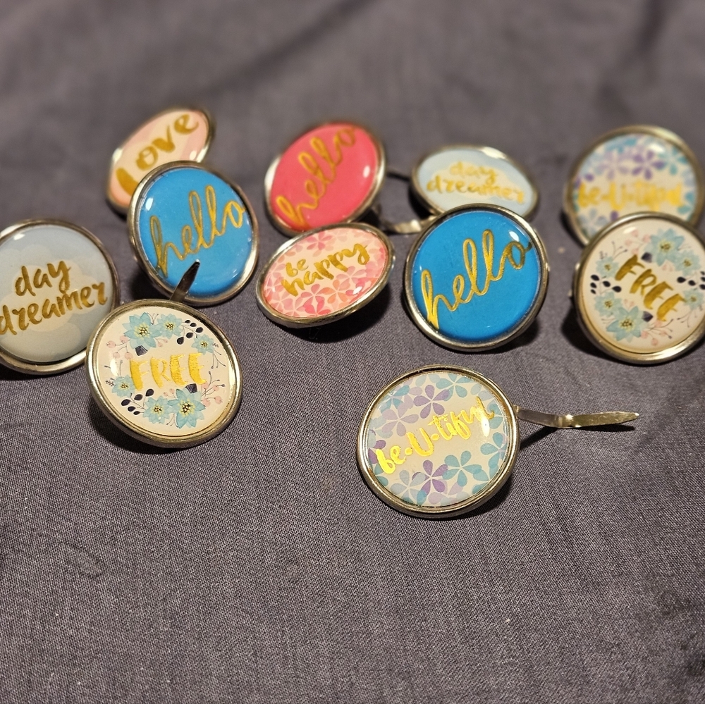NWT 11pc SET OF COLORFUL POSITIVE MESSAGE XL ROUND BRADS!